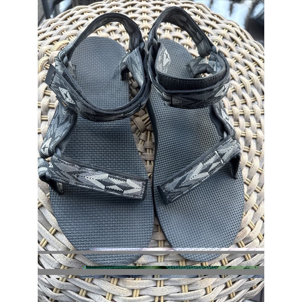 Teva Original Universal Men's US 9 Adjustable Outdoor grey black Sandals.